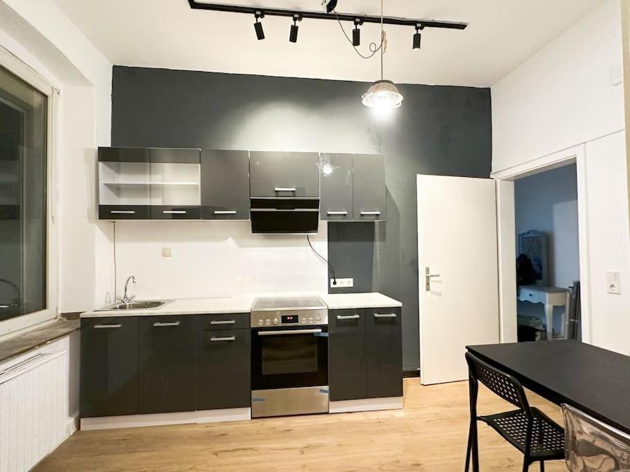 Igo Apartment 2 Schlafenzimmer Mit Waschmaschine Trockner Haustier Rheinufer 5Min Netflix Disney Plus 17-6 ดุยส์บูร์ก ภายนอก รูปภาพ
